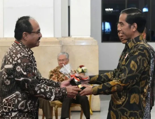 Presiden Jokowi Serahkan Penghargaan Adhikarya Pangan Nusantara