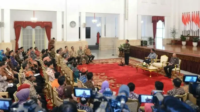 Presiden Jokowi Serahkan Penghargaan Adhikarya Pangan Nusantara