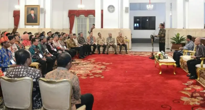 Presiden Jokowi Serahkan Penghargaan Adhikarya Pangan Nusantara