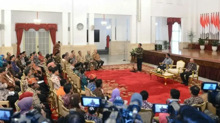 Presiden Jokowi Serahkan Penghargaan Adhikarya Pangan Nusantara