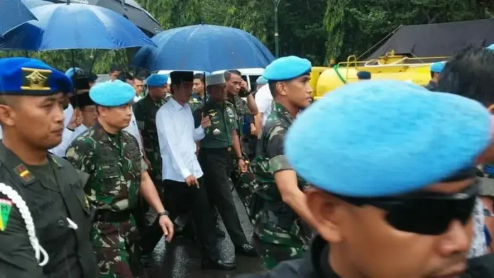 Presiden dan Wapres Salat Jumat di Monas Bersama Massa Aksi Damai