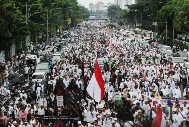 Silang Monas Padat, Massa Aksi Damai Terus Bergerak dari Bundaran HI