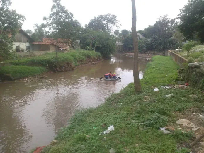 FRPBA Kembali Mencari Orang Hanyut di Sungai Pesanggrahan