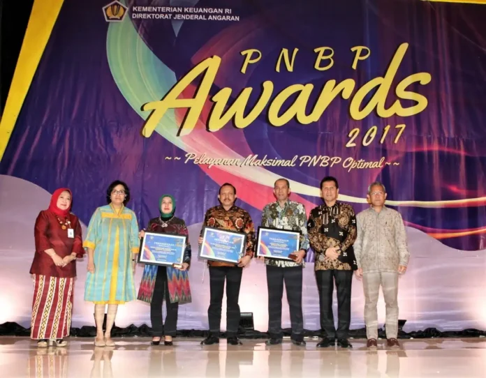 Kementerian Koperasi dan UKM Raih PNBP Award 2017