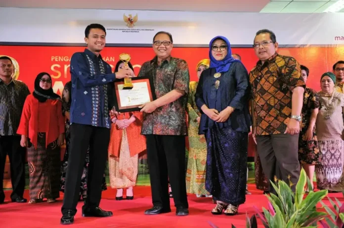 Menkop dan UKM Beri Penghargaan Bagi 21 UKM Inspiratif