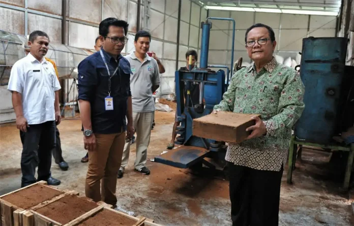 Kemenkop dan UKM Fasilitasi Koperasi Kembangkan Produk Kreatif Unggulan Berbasis Kelapa