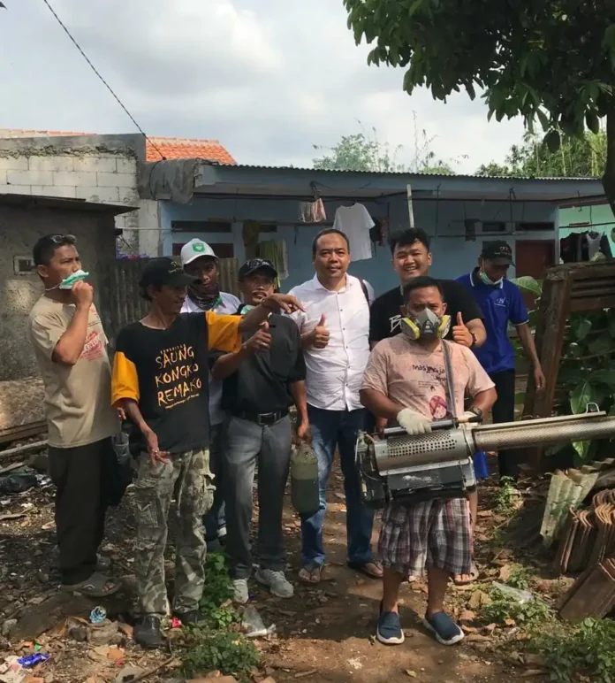 Caleg PDIP Nanang Kurniawan Fogging Gratis di Wilayah Tangerang