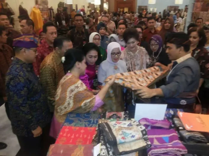 Sertifikat HAKI Dongkrak Bisnis Songket Hingga 30 Persen