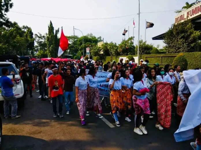 Peringati Kesaktian Pancasila, MPD Long March Membawa Merah Putih Raksasa