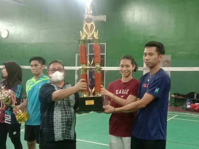 Sapma PP Juara Umum Bulu Tangkis Turnamen Futsal dan Bulu Tangkis antar OKP dan Organisasi Mahasiswa