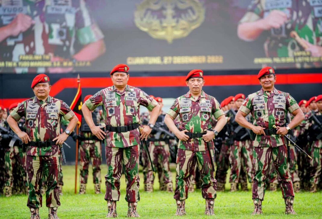 Disematkan Baret Merah Kopassus Kapolri Jangan Ragukan Sinergisitas