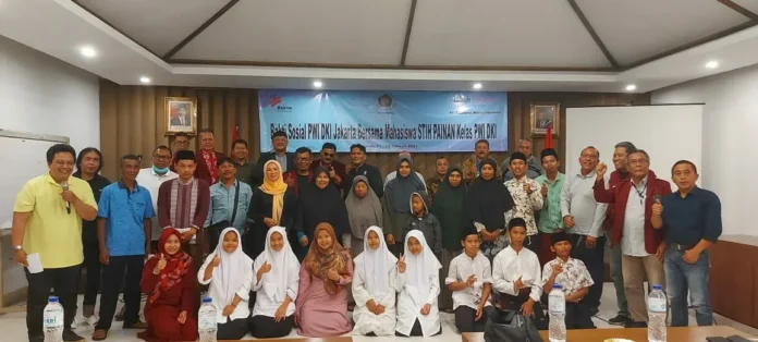 PWI Jaya - STIH Painan Gelar Kuliah Umum dan Santunan Anak Yatim