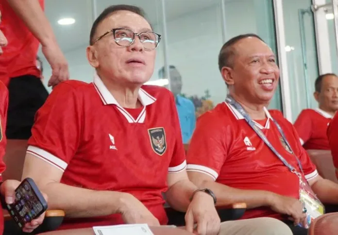 Iwan Bule Bersama Waketum PSSI Prof Amali Saksikan Timnas Indonesia Menang Telak Atas Brunei