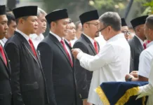 Dua Pegawai PLN Terima Anugerah Satyalancana dari Presiden RI