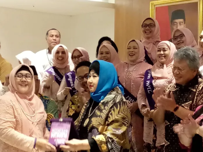 28 Perempuan Tangguh Luncurkan Buku "Indonesian Women in Transport and Logistics"