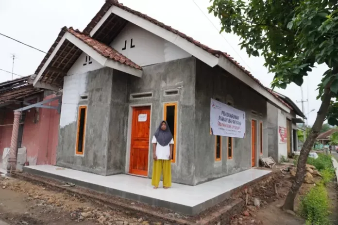 Bakrie Amanah Beri Bantuan Tiga Rumah Layak Huni