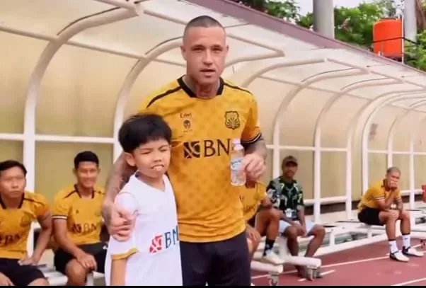 Radja Nainggolan Hadiri Grassroot Football Day Bhayangkara Presisi Indonesia FC