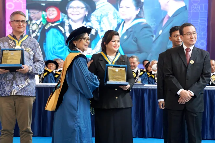 Ketum PYC Filda Citra Yusgiantoro Raih Penghargaan Bergengsi Ganesa Wirya Jasa Utama dari ITB