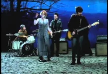 Lirik Lagu Kiss Me - Sixpence None The Richer